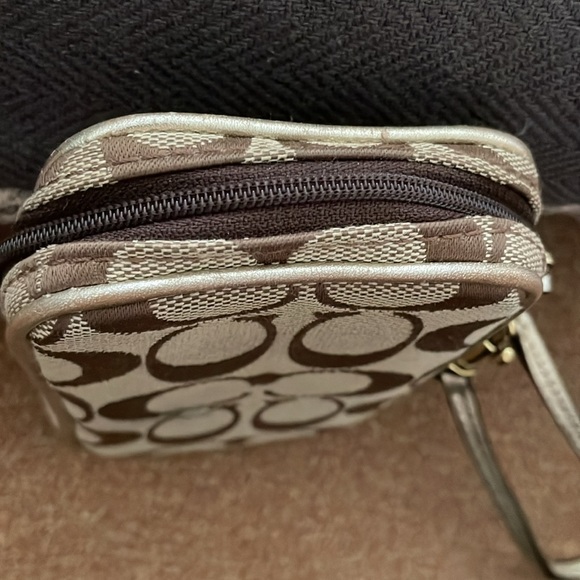Coach wristlet accessory case. - Picture 5 of 7